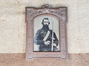 CONFEDERATE INFANTRY SOLDIER IMAGE WITH MUSKET IN FRAME