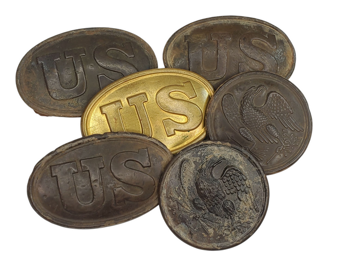 EXCAVATED FEDERAL U.S. BELT PLATE WITH PUPPY PAW HOOKS