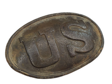 EXCAVATED FEDERAL U.S. BELT PLATE WITH PUPPY PAW HOOKS